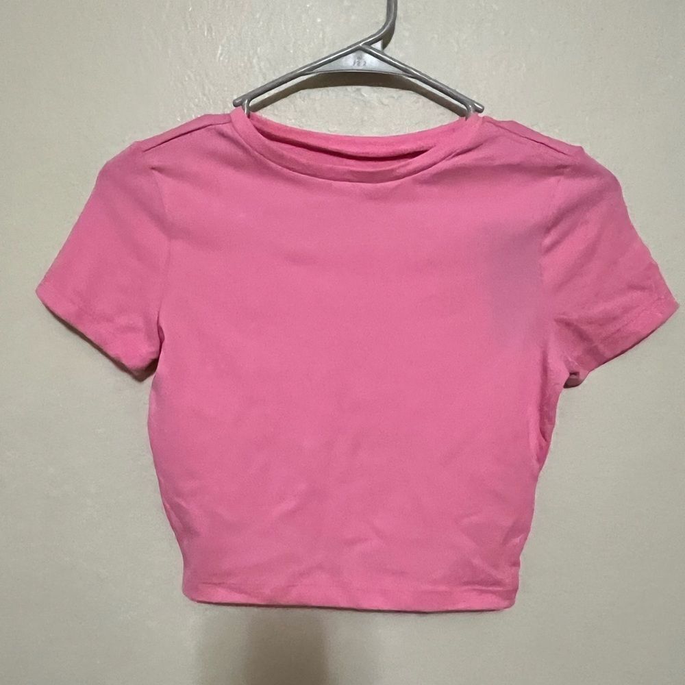 ❄️ NWOT- Wild Fable CROPPED TEE- size XS